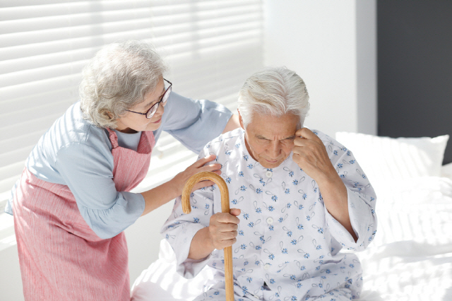 치매 환자 80%가 '이곳'에서 사망한다 - 헬스조선