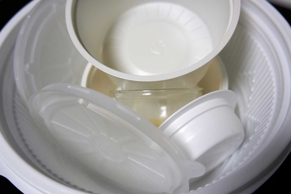 일회용품 용기 재사용 위험 관련 이미지